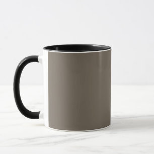 Mug un mur marron avec une horloge noire et blanche