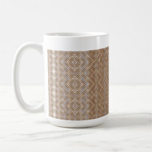 Mug Un tapis marron affichant un design symétrique