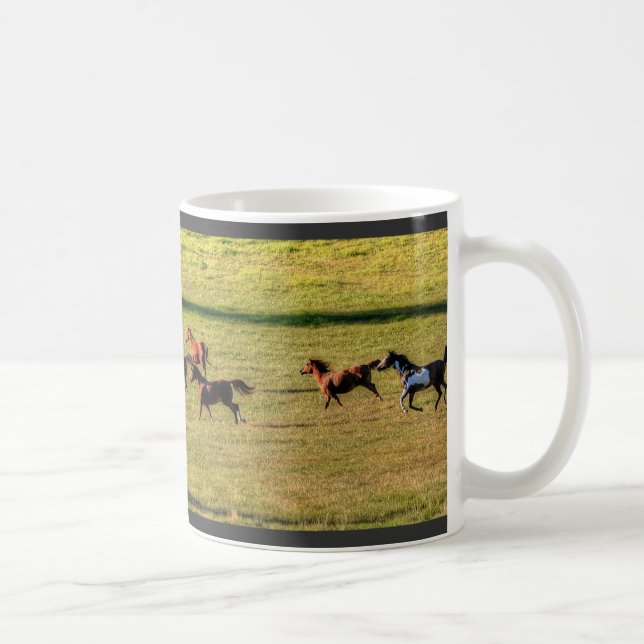 Mug Un troupeau de chevaux sur une équine (Droite)