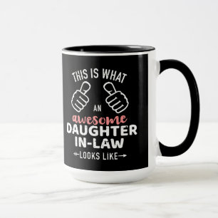 Mug Une belle belle-fille regarde de sa belle-mère