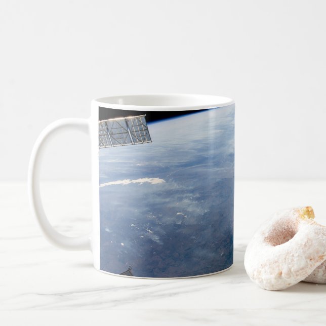 Mug Une Bombe De Fumée Sur L'Afrique Tropicale Du Sud. (Avec donut)
