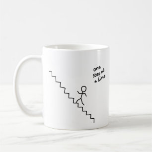 Mug "une étape à la fois" collent l'homme sur la tas