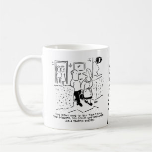 Mug Une femme marche dans les rues en tant que gardien
