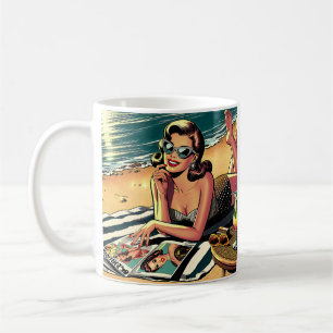 Mug Une femme rétro à la plage lit un magazine de mode