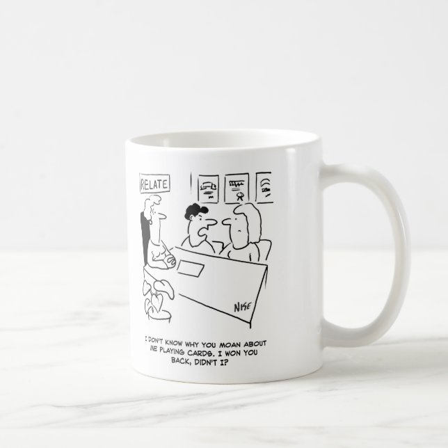 Mug Une femme se plaint qu'il joue aux cartes (Droite)