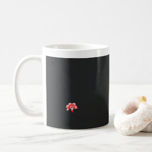 Mug une fleur rouge sur un arrière - plan noir