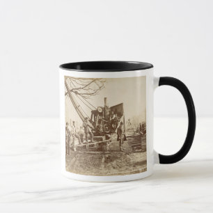 Mug Une grue de vapeur en fonction pendant le bâtimen