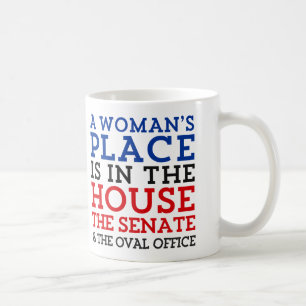 Mug Une place de femme est à la maison