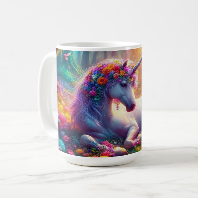 Mug Unicorne reposant dans une forêt enchantée (Devant gauche)