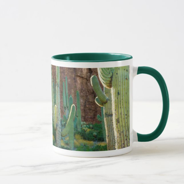 Mug USA, Arizona. Le Champ De Cactus Du Saguaro Par Un (Droite)