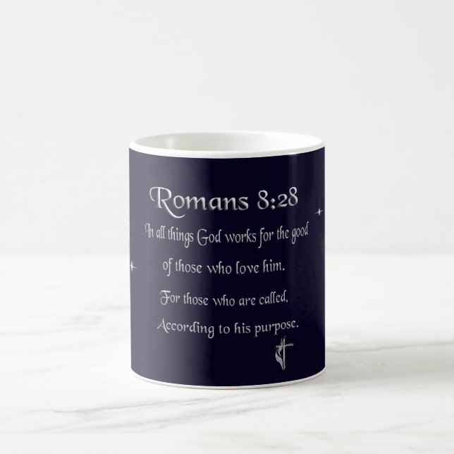 Mug verset biblique chrétien Romains 8:28 (Centre)