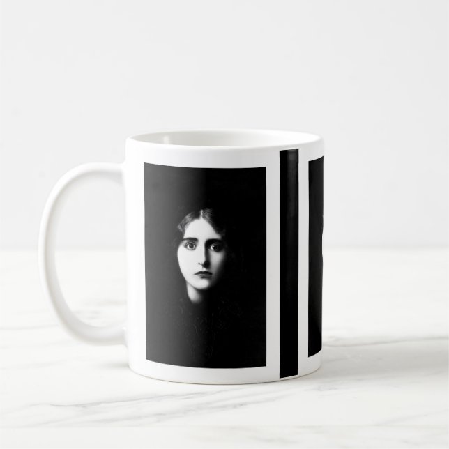 Mug Victorian woman with haunting expression (Gauche)