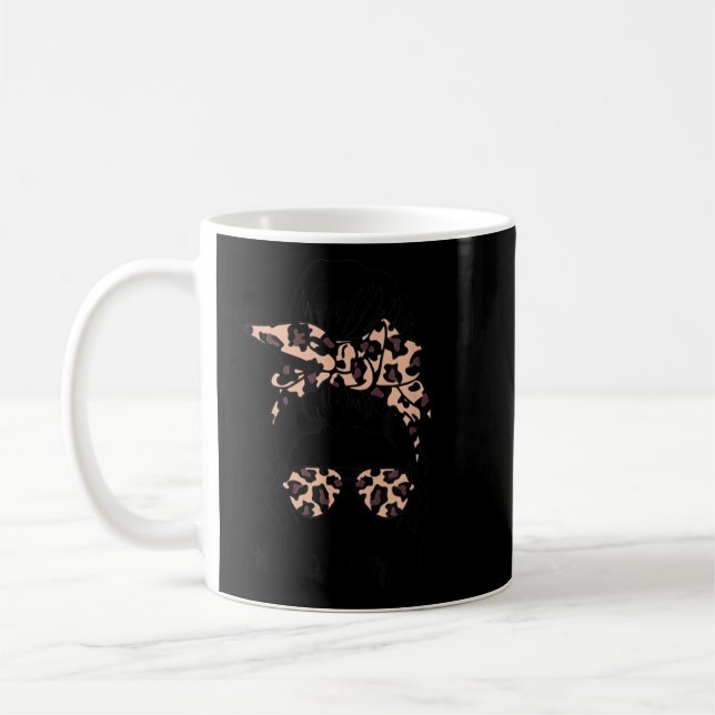Mug Vie d'enseignant classe avec Leopard Messy Bun Mèr (Gauche)