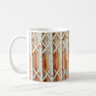 Mug Vieux panneaux de portes en fer sont rouillés. abs