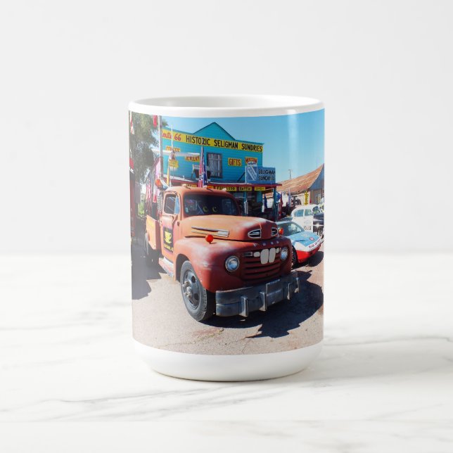 Mug Vieux véhicules à Seligman, route 66 (Centre)