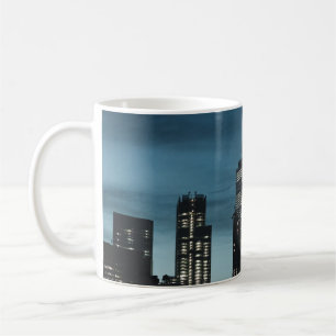 MUG VILLE D'URBAN PENDANT LA NUIT