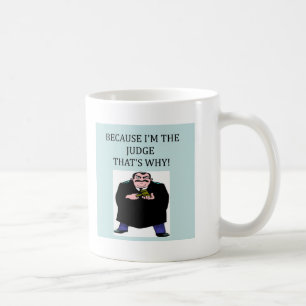 Mug voici venir le juge