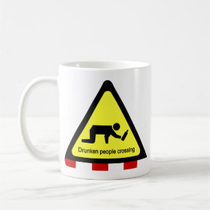 Mug Voyageurs en état d'ébriété traversant ⚠ panneau t