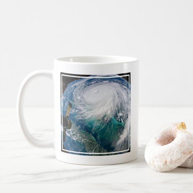 Mug Vue De L'Ouragan Dorian. (Avec donut)