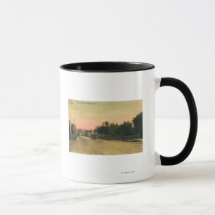 Mug Vue d'un Modèle-T Ford sur le boulevard