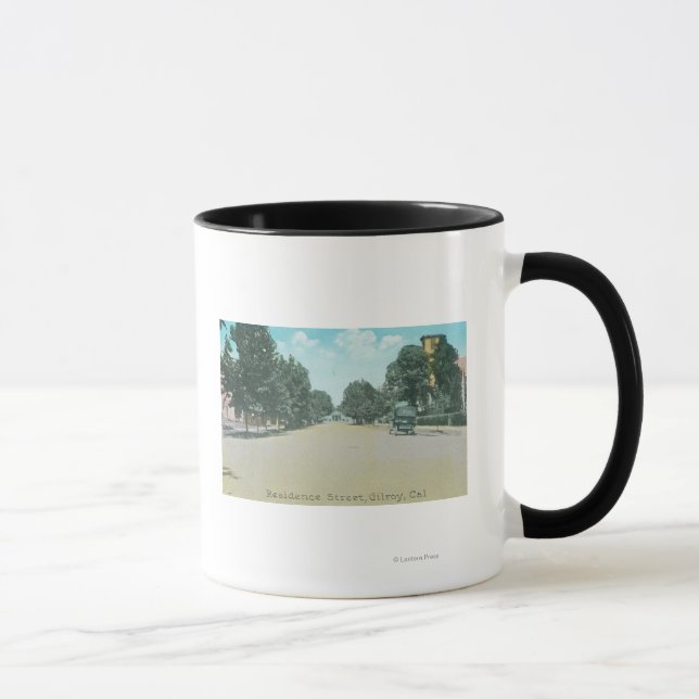 Mug Vue d'une rue de résidenceGilroy, CA (Droite)