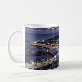 Mug Vue nocturne du port de Paphos par Paphos Life