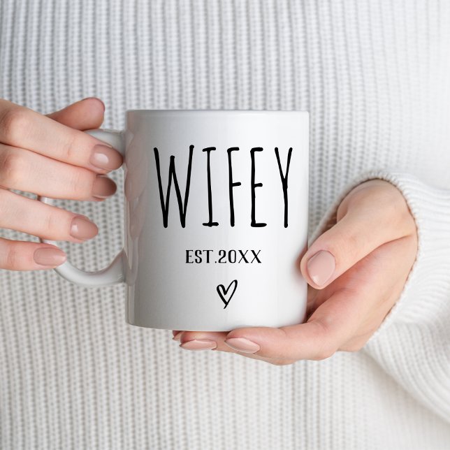 Mug Wifey Est 2024 Faire-part À Être Nouveau Mariage (Créateur téléchargé)