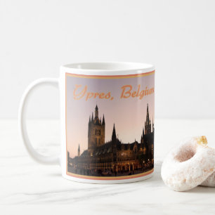 Mug Ypres Cloth Hall, Belgique par nuit