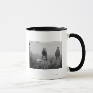 Mug Zebra tué par des autochtones en Afrique Photo