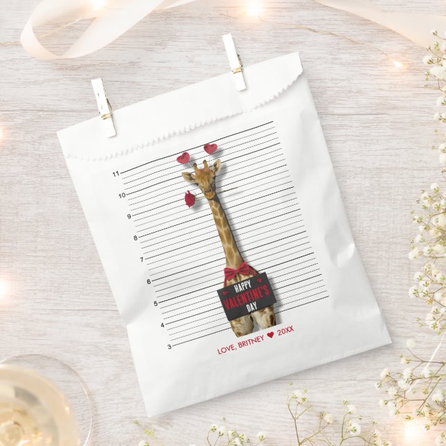 Mugshot Guilty Giraffe Happy Valentine's Day Funny Geschenktütchen (Ausgeschnitten)