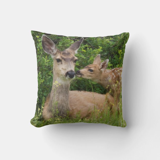 Mule Deer Doe with Fawn Kissen (Vorderseite)