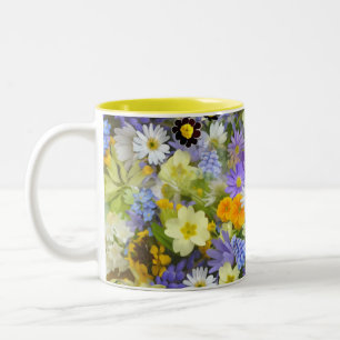 MULITCOLORED FLORAL HINTERGRUNDPATTER ZWEIFARBIGE TASSE