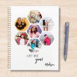 Multi Foto Collage NUR WENN SIE Personalisierten N Planer<br><div class="desc">Multi Foto Collage JUST BEE YOU Personalisiert Name Planner bietet eine Foto Collage Ihrer Lieblings-Fotos in Hexagon-Form. Personalisiert mit Ihrem Namen und dem Text "Just BEE you!" in modernem weißem Schriftsatz. Perfekt zum Geburtstag, Weihnachten, Muttertag, Vatertag, Großeltern, Bruder, Schwester, bester Freund und vieles mehr. FOTO TIPP: Zentrieren Sie Ihre Fotos...</div>