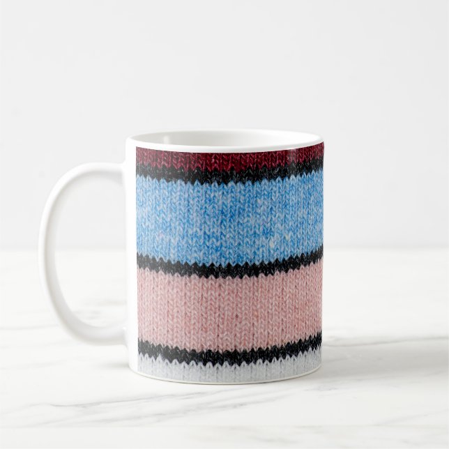 Multicfarbene Stripwolle: Stoffgewebe. Kaffeetasse (Links)