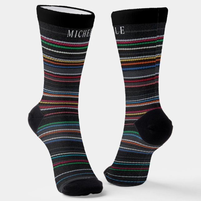 Multicolor-Individuelle Name mit schwarzem Hinterg Socken (Gewinkelt)