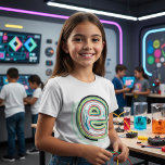 Multicolor Letter E Abstrakt Moderne Typografie T-Shirt<br><div class="desc">Lass deinem kleinen Glanz mit dem abstrakten "E"-T - Shirt dieses Mädchens. Diese moderne Typografie ist perfekt für junge Fans von lebendigen Farben und kreativen Mustern geeignet und fügt jedem Outfit eine spielerische und stilvolle Touch hinzu. Dieser T - Shirt aus weichem, atemberaubendem Stoff sorgt für den Komfort des ganzen...</div>