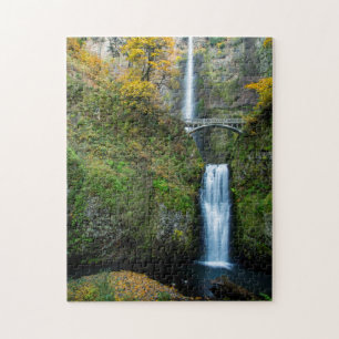 Multnomah Falls im Herbst in der Columbia Gorge
