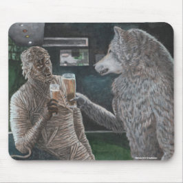 Mummy und Werewolf trinken Bier Mousepad