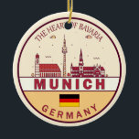 Münchener Skyline-Emblem Keramik Ornament<br><div class="desc">München minimalistisches,  farbenfrohes Kunstdesign mit Denkmälern und Sehenswürdigkeiten der Stadt in Deutschland.</div>