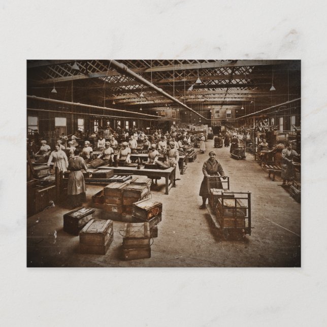 Munition Box Factory Women Postkarte (Vorderseite)