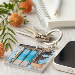 Mur bleu et porte