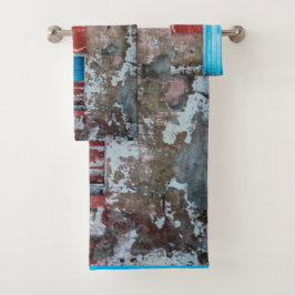 Mur, porte et fenêtre rouge, bleu et gris