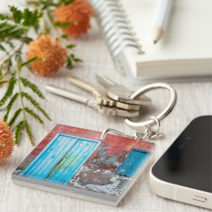 Mur, porte et volets colorés