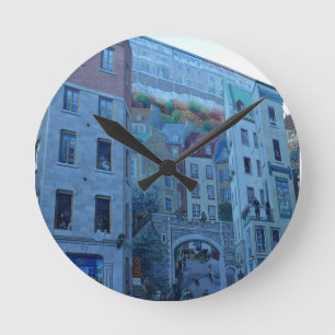 Mural in Old Quebec City, Quebec, Canada Runde Wanduhr