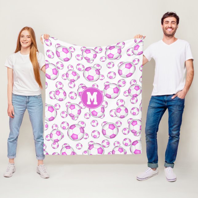 Mürrisch rosa Fußbälle mit Monogramm Fleecedecke (Beispiel)