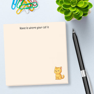 Mürrische orange getigerte Katze mit individuellem Post-it Klebezettel