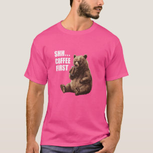 Mürrischer Bär sagt Shh Kaffee zuerst lustig und s T-Shirt