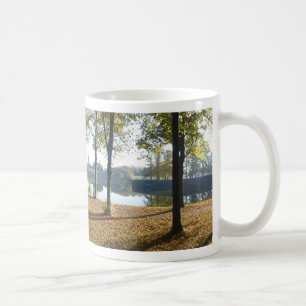 Murs de ville panoramique et Mug de café de l'égli