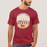 Muscat Oman City Skyline Emblem T-Shirt<br><div class="desc">Muscat minimalistisches,  farbenfrohes Kunstdesign mit Sehenswürdigkeiten und Sehenswürdigkeiten der Stadt in Oman.</div>