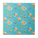 Muschel der Meeresfische Starfish Muster Fliese<br><div class="desc">Dieses Design wurde durch digitale Kunst erstellt und kann personalisiert werden, indem Sie auf den Knopf Anpassen klicken und die Farbe ändern, einen Namen, Initialen oder Ihre Lieblingssprache hinzufügen. Kontaktieren Sie mich unter colorflowcreations@gmail.com , wenn Sie dieses Design für ein anderes Produkt haben möchten. Kaufen Sie meine originale abstrakte Acrylmalerei...</div>